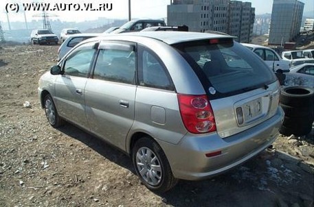 2002 Toyota Nadia