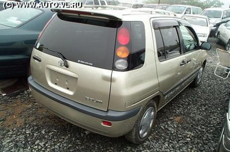 1999 Toyota Raum